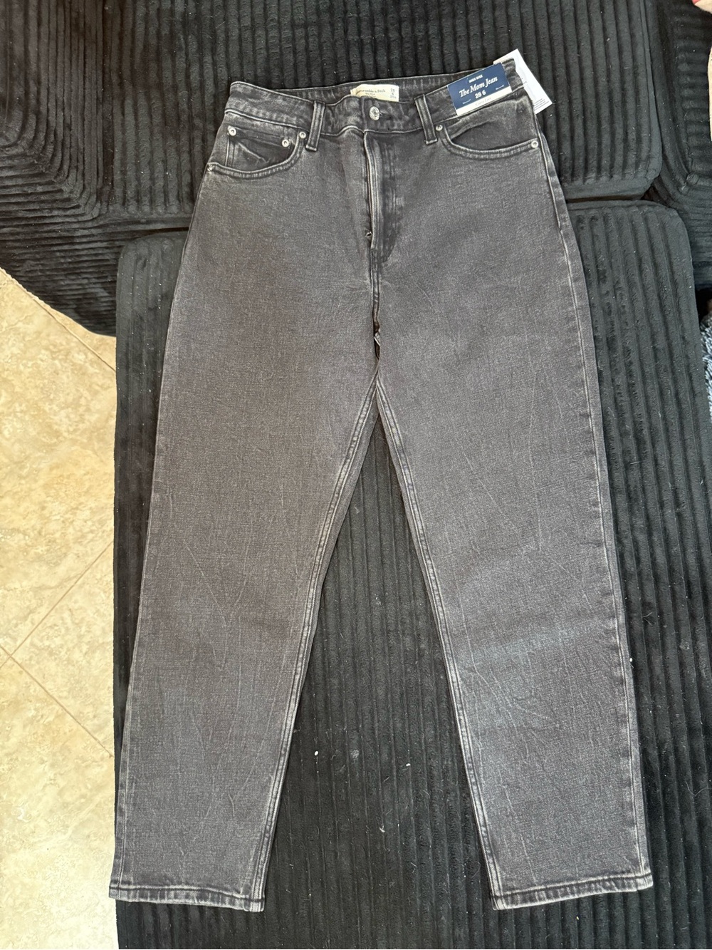 Abercrombie & Fitch Mom Jean